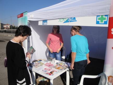 ONG-urile îşi prezintă proiectele şi caută voluntari în Parcarea Independenţei (FOTO)